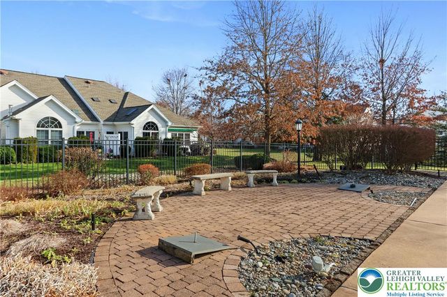 60 Glenmoor Circle North, Palmer Twp, PA 18045