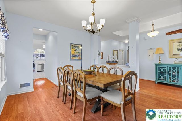 60 Glenmoor Circle North, Palmer Twp, PA 18045