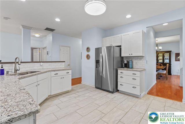 60 Glenmoor Circle North, Palmer Twp, PA 18045