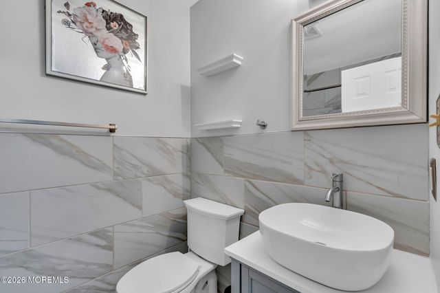 390 Crawford Street, Shrewsbury Twp, NJ 07724