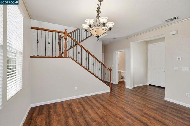 3893 Purple Finch Ln, Modesto, CA 95355