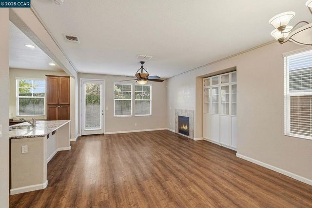 3893 Purple Finch Ln, Modesto, CA 95355