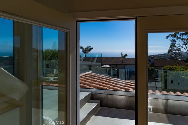 2850 Zell Drive, Laguna Beach, CA 92651