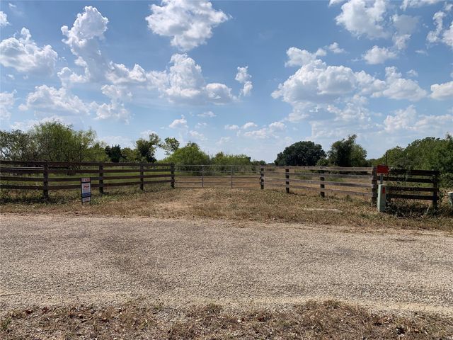 11441 Mazoch Rd, Weimar, TX 78962