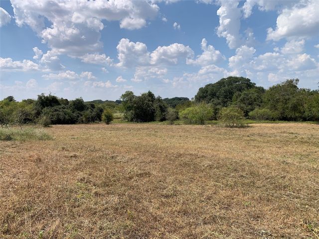 11441 Mazoch Rd, Weimar, TX 78962