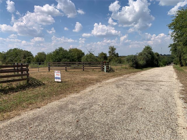 11441 Mazoch Rd, Weimar, TX 78962