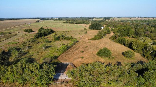 11441 Mazoch Rd, Weimar, TX 78962