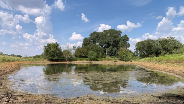 11441 Mazoch Rd, Weimar, TX 78962