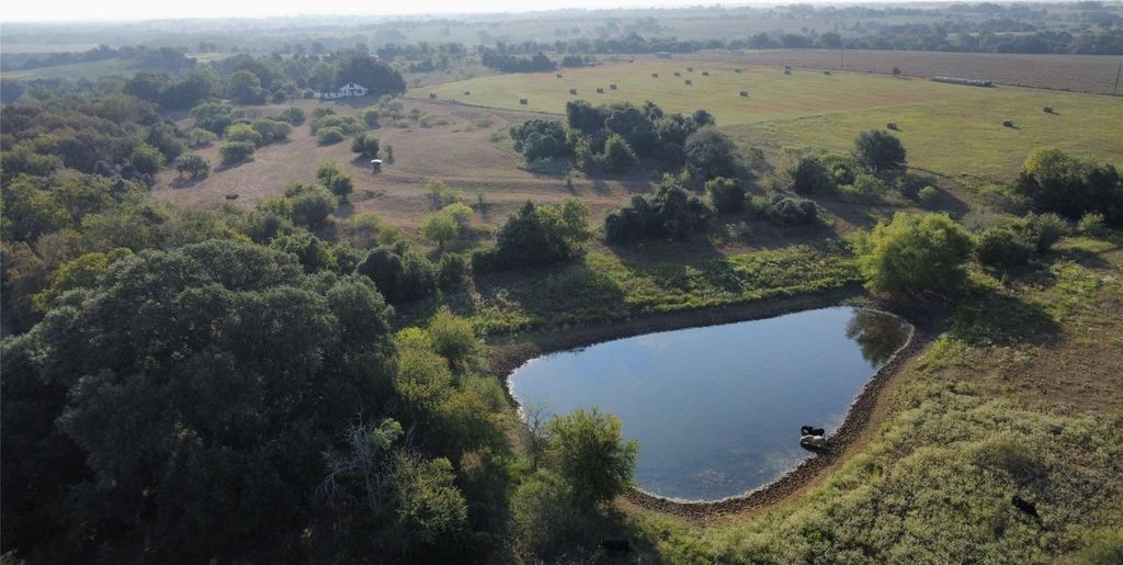 11441 Mazoch Rd, Weimar, TX 78962