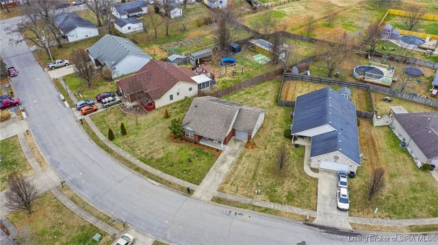 789 Rose Avenue, Jeffersonville, IN 47130