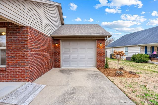 789 Rose Avenue, Jeffersonville, IN 47130