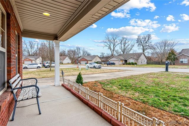 789 Rose Avenue, Jeffersonville, IN 47130