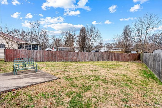 789 Rose Avenue, Jeffersonville, IN 47130