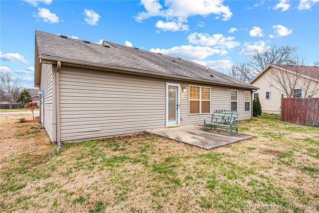 789 Rose Avenue, Jeffersonville, IN 47130