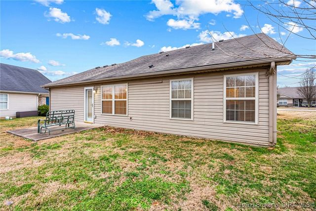 789 Rose Avenue, Jeffersonville, IN 47130