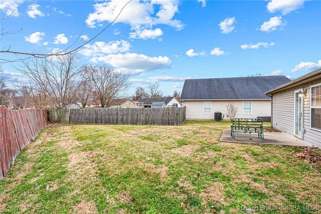 789 Rose Avenue, Jeffersonville, IN 47130