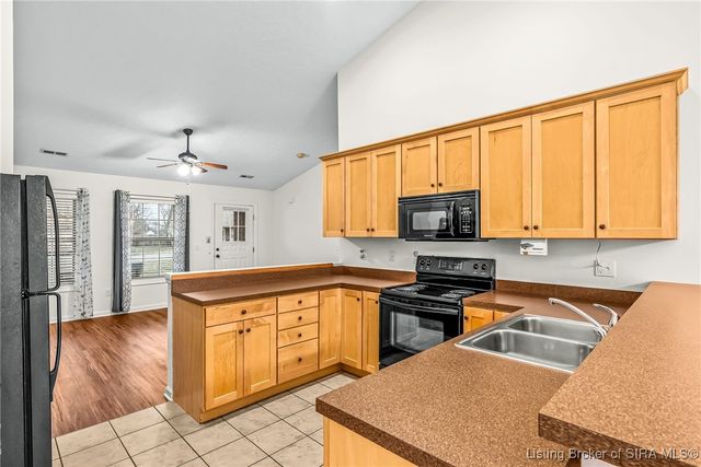 789 Rose Avenue, Jeffersonville, IN 47130