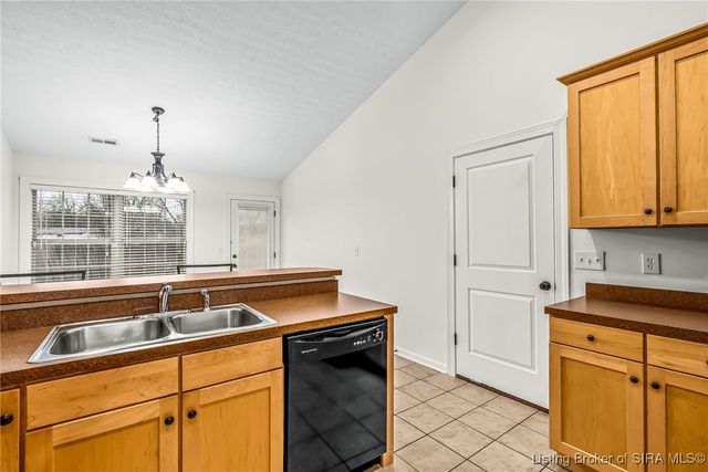 789 Rose Avenue, Jeffersonville, IN 47130