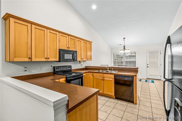 789 Rose Avenue, Jeffersonville, IN 47130