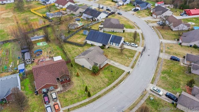 789 Rose Avenue, Jeffersonville, IN 47130