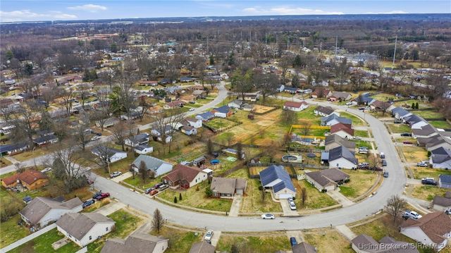 789 Rose Avenue, Jeffersonville, IN 47130