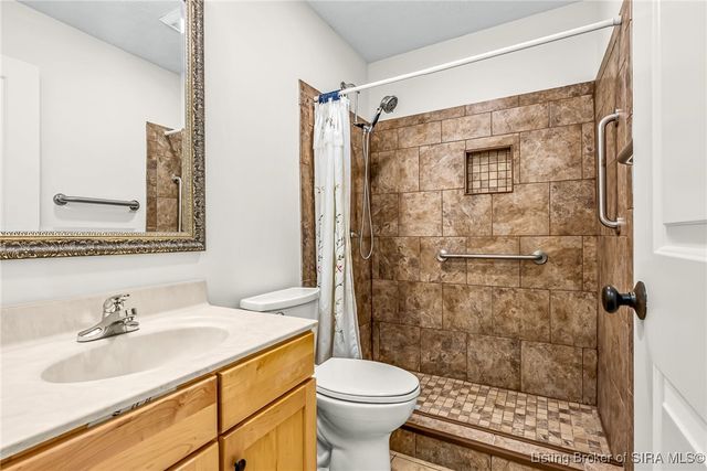 789 Rose Avenue, Jeffersonville, IN 47130