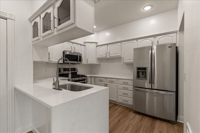 80 E Sycamore Street, Fayetteville, AR 72703