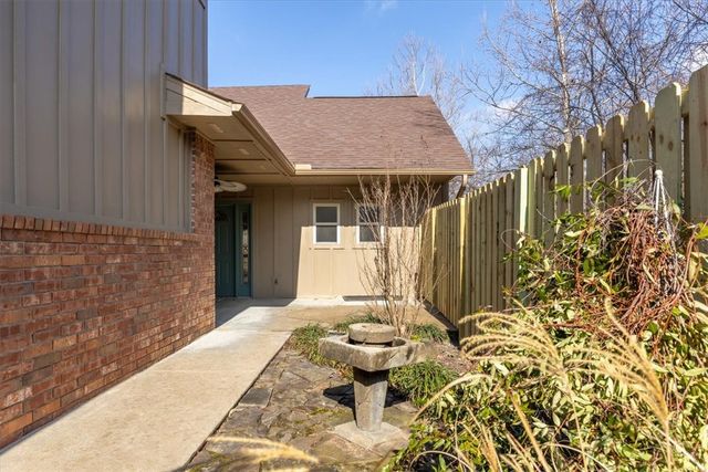 80 E Sycamore Street, Fayetteville, AR 72703