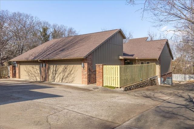 80 E Sycamore Street, Fayetteville, AR 72703