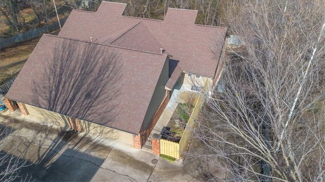 80 E Sycamore Street, Fayetteville, AR 72703