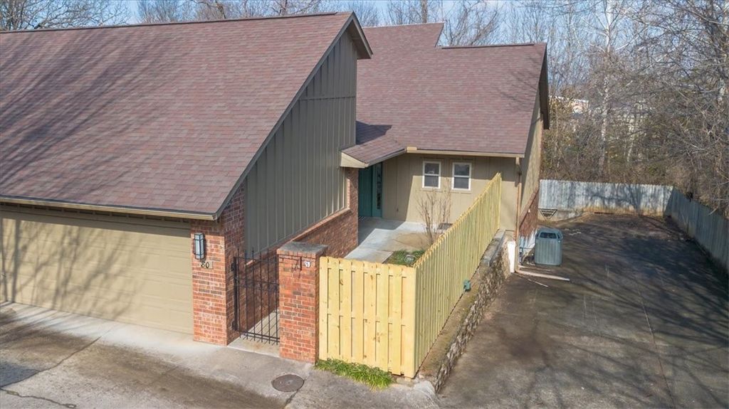 80 E Sycamore Street, Fayetteville, AR 72703