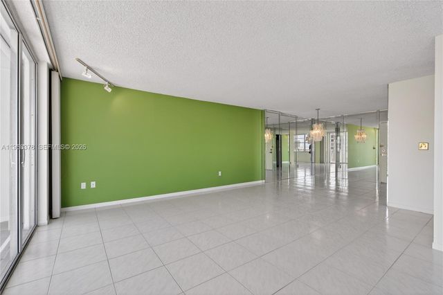 2801 NE 183rd St 1612W, Aventura, FL 33160