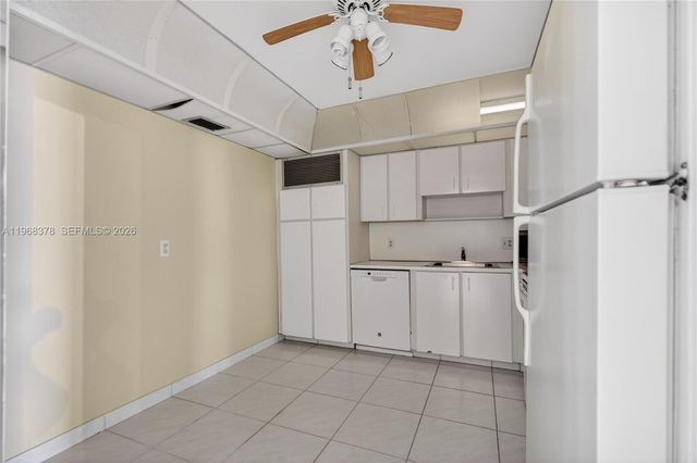 2801 NE 183rd St 1612W, Aventura, FL 33160