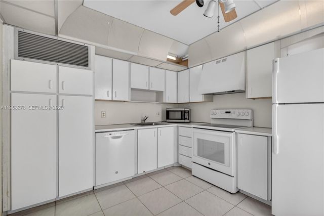 2801 NE 183rd St 1612W, Aventura, FL 33160