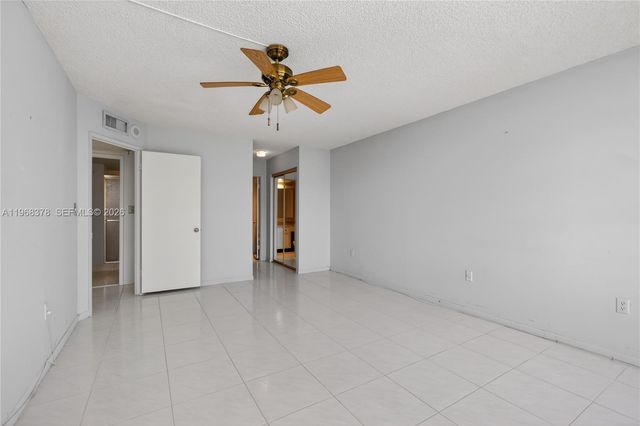 2801 NE 183rd St 1612W, Aventura, FL 33160