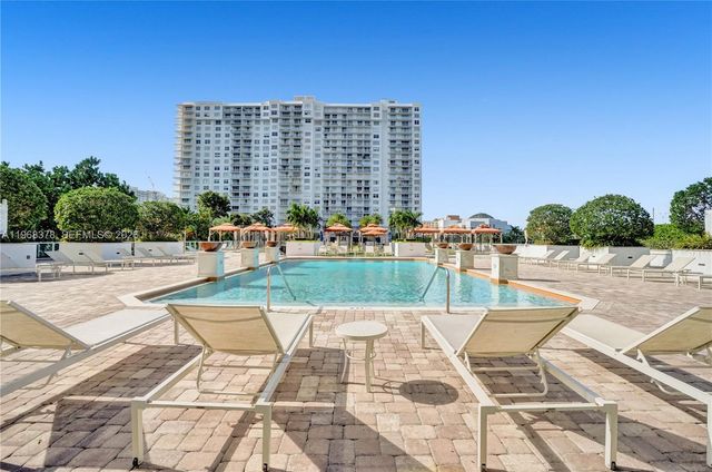 2801 NE 183rd St 1612W, Aventura, FL 33160