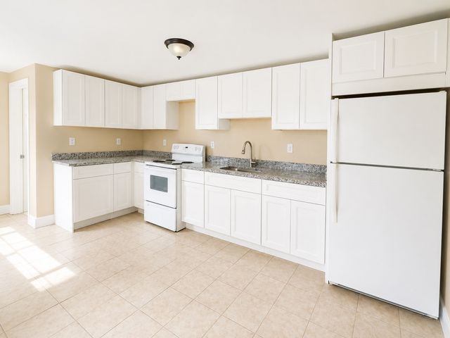 11 Harrison St 11, Lowell, MA 01852