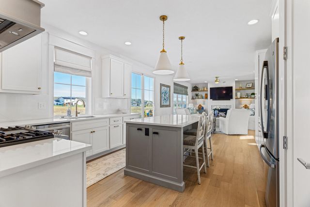 1306 Ravenwood Drive, Mahomet, IL 61853