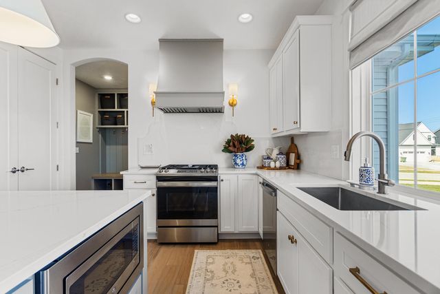 1306 Ravenwood Drive, Mahomet, IL 61853