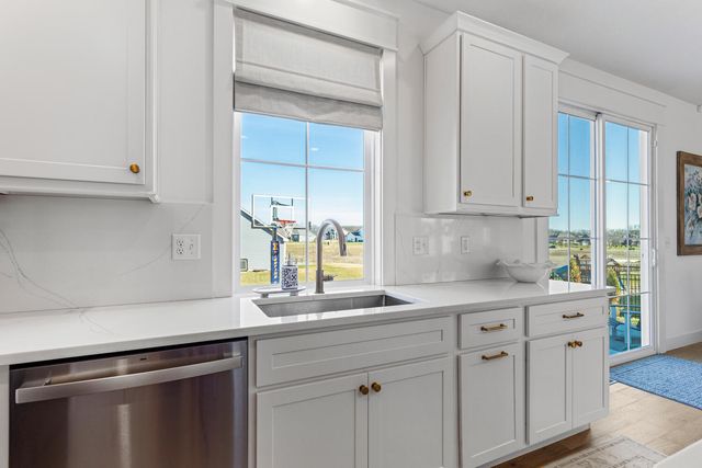 1306 Ravenwood Drive, Mahomet, IL 61853