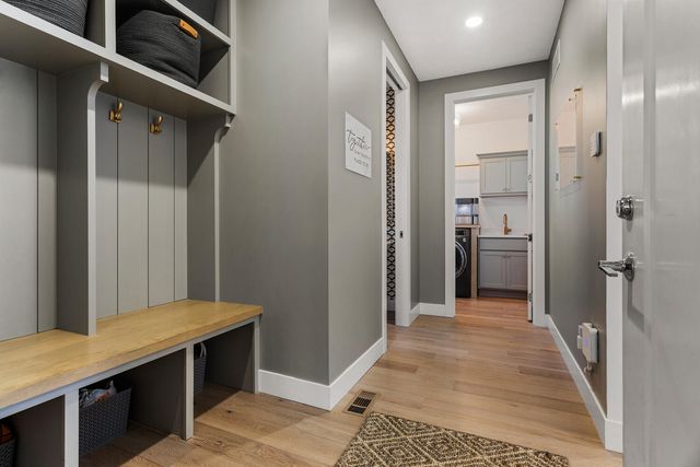 1306 Ravenwood Drive, Mahomet, IL 61853