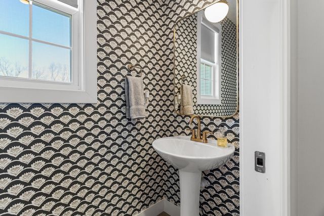 1306 Ravenwood Drive, Mahomet, IL 61853