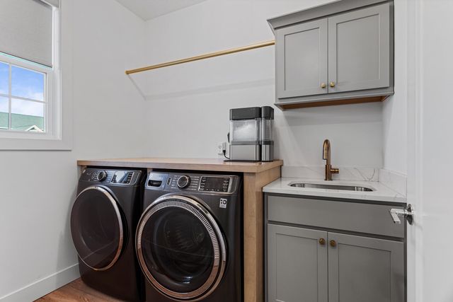 1306 Ravenwood Drive, Mahomet, IL 61853