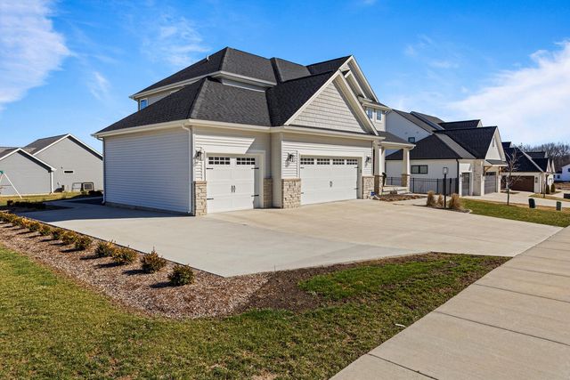 1306 Ravenwood Drive, Mahomet, IL 61853