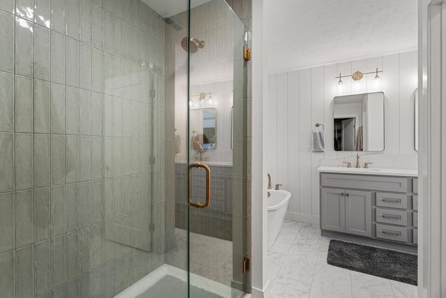 1306 Ravenwood Drive, Mahomet, IL 61853