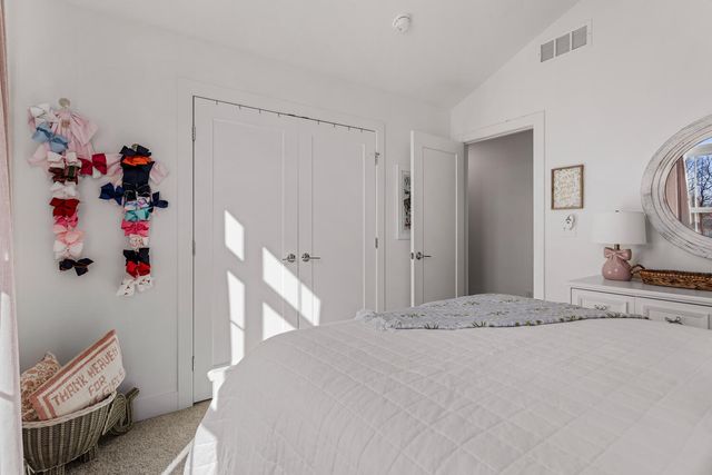 1306 Ravenwood Drive, Mahomet, IL 61853