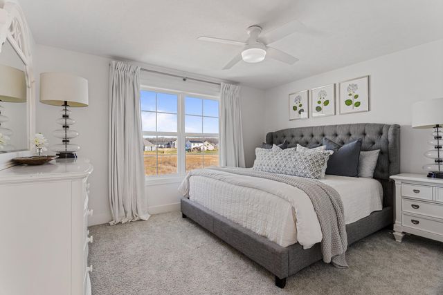 1306 Ravenwood Drive, Mahomet, IL 61853