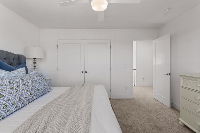 1306 Ravenwood Drive, Mahomet, IL 61853