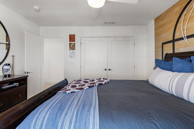 1306 Ravenwood Drive, Mahomet, IL 61853