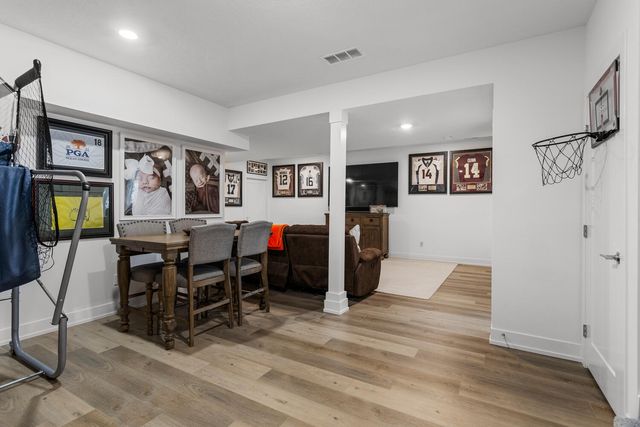 1306 Ravenwood Drive, Mahomet, IL 61853